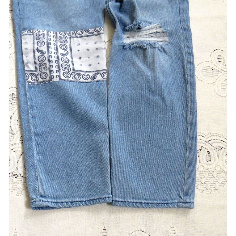 Hollister Ultra High Rise Mom Bandana Patched Jeans 3R(27) Light Wash - Picture 7 of 11